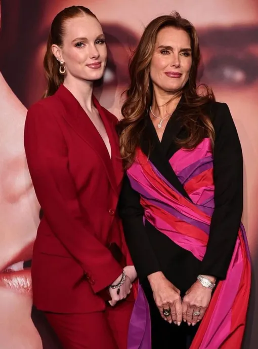 Брук Шилдс с дочерью Гриер (слева) на кинопремьере