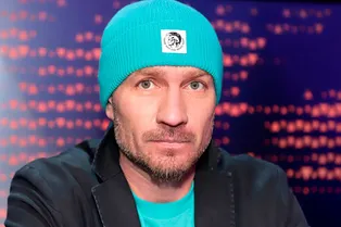 Роман Костомаров и Оксана Домнина пришли с детьми на премьеру документального фильма о фигуристе: видео VOICE Роман Костомаров и Оксана Домнина пришли с детьми на премьеру документального фильма о фигуристе: видео VOICE