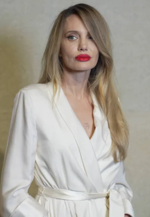 Анджелина Джоли в Китае