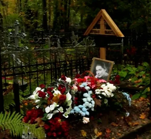 Могила Натальи Даниловой Могила Натальи Даниловой