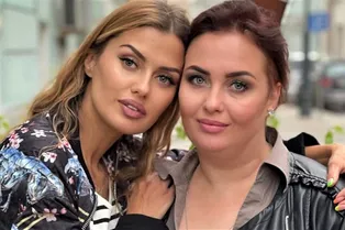 «Ангелина очень чувствительная»: Виктория Боня уговорила сестру вколоть ботокс «Ангелина очень чувствительная»: Виктория Боня уговорила сестру вколоть ботокс
