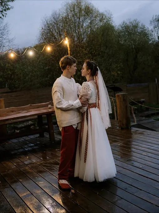 Свадьба Тимофея Кочнева и Таисьи Калининой прошла в русском народном стиле