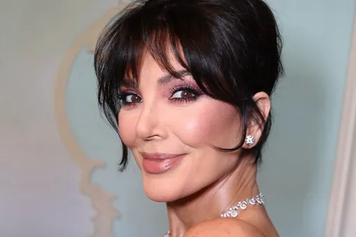 «Худший фотошоп всех времен»: Крис Дженнер после пластической операции высмеяли в Сети «Худший фотошоп всех времен»: Крис Дженнер после пластической операции высмеяли в Сети