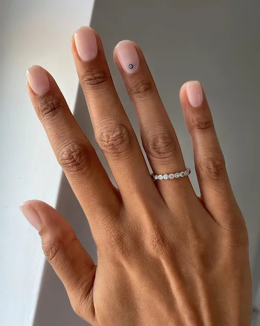 Маникюр от сглаза