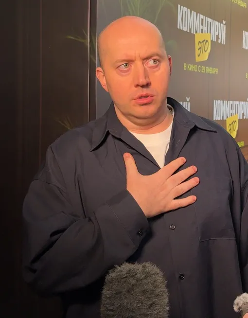 Сергей Бурунов пришел на премьеру с возлюбленной, однако она ждала его в кулуарах кинотеатра Сергей Бурунов пришел на премьеру с возлюбленной, однако она ждала его в кулуарах кинотеатра