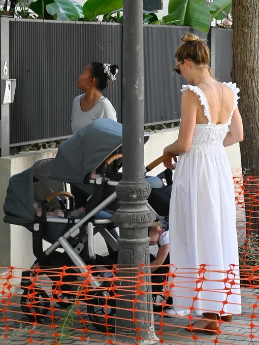 Эмбер Херд с дочерью Уной Пейдж и двойняшками