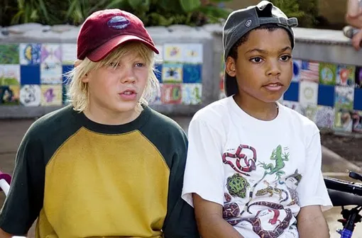 Блейк Гарретт (слева) в фильме «Как есть жареных червяков»