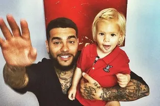 В новом видео Тимати доказал, что позволяет трехлетней дочери Алисе все В новом видео Тимати доказал, что позволяет трехлетней дочери Алисе все