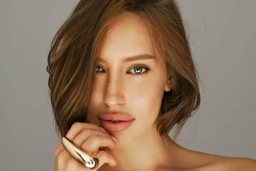 Невеста Тимати показала трогательные фото мамы с новорожденной на руках по важному поводу