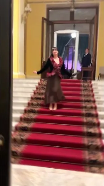 Нажми и смотри