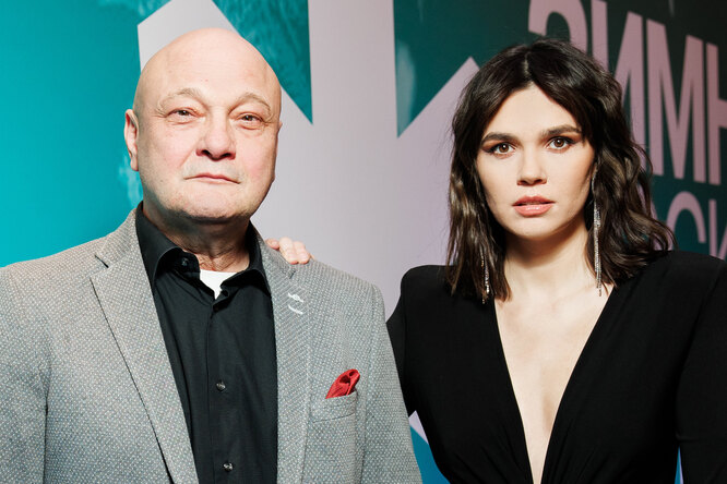 Влюбленные на ковровой дорожке: бывший муж Яны Поплавской появился на публике с новой женой на 30 лет моложе него