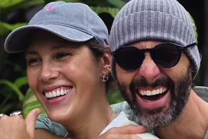 «Взял в заложники»: Ирину Горбачеву сняли в объятиях мужчины на Бали