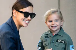 «Миллион эмоций в одном ребенке!»: дочь Ирины Шейк повеселила американцев «Миллион эмоций в одном ребенке!»: дочь Ирины Шейк повеселила американцев