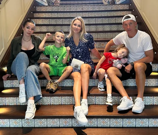 Ольга и Евгений Алдонины с детьми Ольга и Евгений Алдонины с детьми