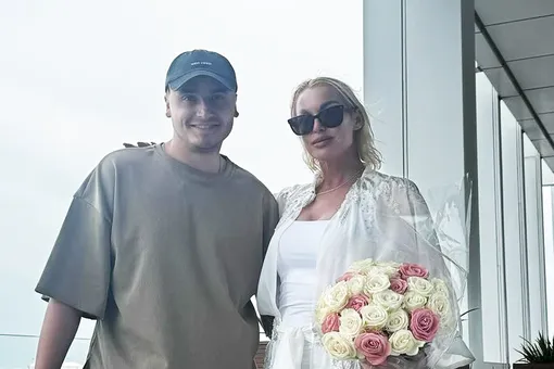 Анастасия Волочкова вместе с 26-летним танцором прилетела на Мальдивы