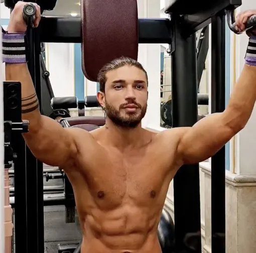 Давуда Сохараби называли «иранским Брэдом Питтом»