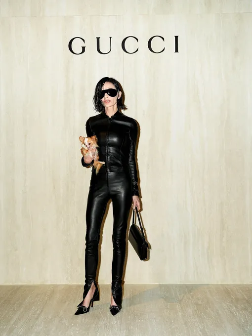 Деми Мур в брутальном наряде позировала с питомцем