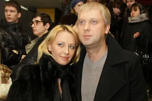 «Я прыгнула в пропасть»: бывшая жена Сергея Светлакова высказалась о разводе «Я прыгнула в пропасть»: бывшая жена Сергея Светлакова высказалась о разводе