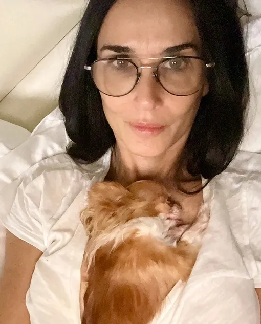 Деми Мур показала, как отдыхает вместе с Пилар