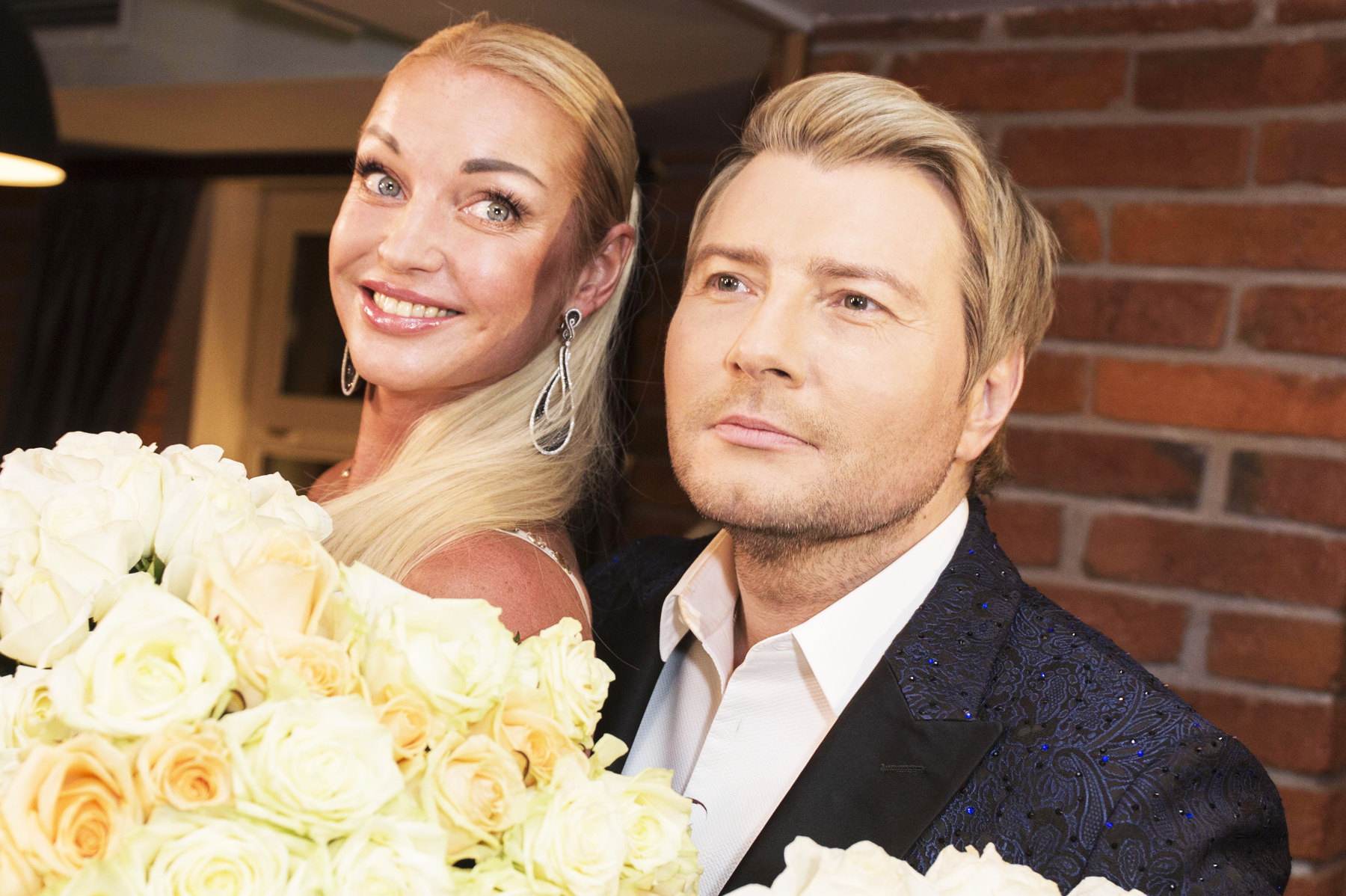 Ит стиліндегі әйелдердің түкті кискалары бар фотосуреттері