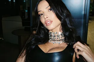 «Приписывают мне филлеры и кучу фотошопа»: Анастасия Решетова ответила на критику «неуверенных в себе женщин»