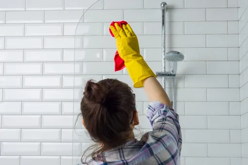 11 Things Professional Cleaners Never Do When Cleaning a Bathroom at Home 11 Things Professional Cleaners Never Do When Cleaning a Bathroom at Home