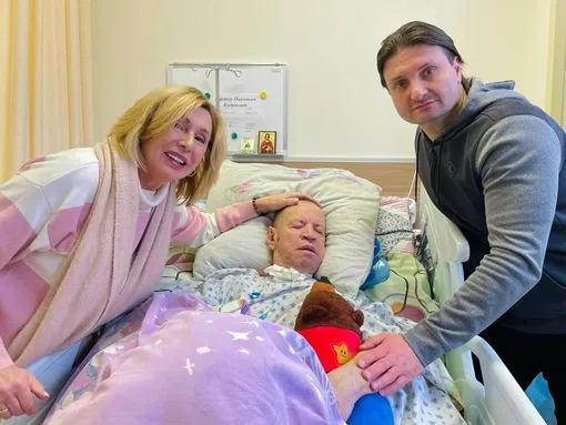 Ольга Кудрявцева, Виктор Кудрявцев и Эдгард Запашный в больнице Ольга Кудрявцева, Виктор Кудрявцев и Эдгард Запашный в больнице