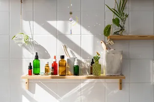 Как любовь меняет полку в ванной: почему 74% российских пар перенимают бьюти-привычки друг друга