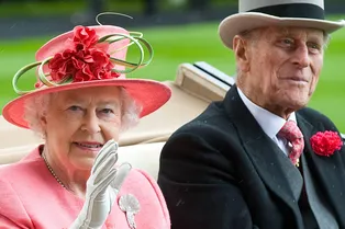 «Лицо королевы стало алым»: Елизавета II смутилась из-за флирта принца Филиппа