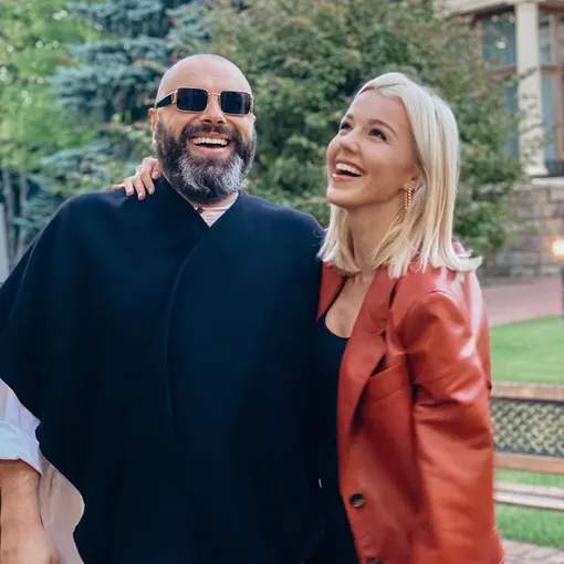 С Юлианной Карауловой Максим Фадеев сотрудничал некоторое время после пятой «Фабрики звезд» Максим Фадеев биогафия