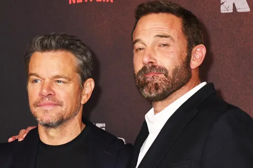 Неловкий момент: Мэтта Дэймона на ковровой дорожке высмеяла его 17-летняя дочь Неловкий момент: Мэтта Дэймона на ковровой дорожке высмеяла его 17-летняя дочь