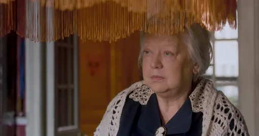 Светлана Крючкова в фильме «Двое в одной жизни, не считая собаки»