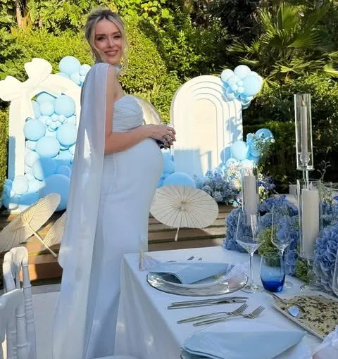 Ксения Сухинова устроила вечеринку