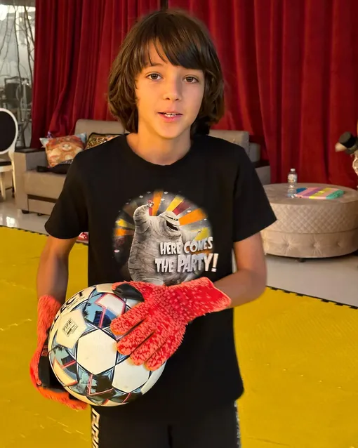 Мартин Киркоров увлекается футболом Мартин Киркоров увлекается футболом