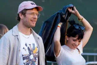 Лили Аллен в топе и мини-юбке заметили на свидании с актером сериала «Война и мир» Джеймсом Нортоном Лили Аллен в топе и мини-юбке заметили на свидании с актером сериала «Война и мир» Джеймсом Нортоном