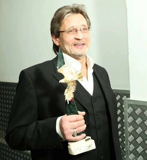 Александр Домогаров отписал квартиру родителей старшему брату