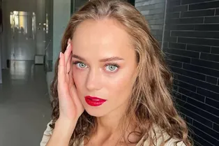 Катерина Ковальчук показала обручальное кольцо, которое ей надел в загсе Гарик Харламов