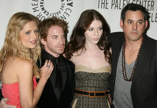 Николас Брендон (крайния справа» с партнерами по сериалу «Баффи — истребительница вампиров»