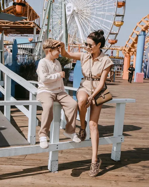 Ведущая с восьмилетним Серафимом