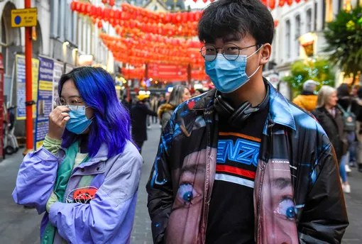 По последним официальным данным, только в Китае заразились 1975 человек, из них 56 скончались. По последним официальным данным, только в Китае заразились 1975 человек, из них 56 скончались.