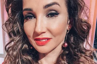 «Сексуальная красотка»: Анфиса Чехова в пикантном купальнике снялась в бассейне «Сексуальная красотка»: Анфиса Чехова в пикантном купальнике снялась в бассейне