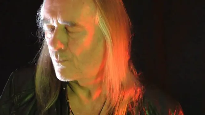 Нажми и смотри