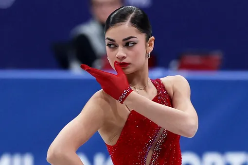 «Я подумала, что сережка зацепилась за платье»: Аделия Петросян объяснила причину падения на Олимпиаде-2026 «Я подумала, что сережка зацепилась за платье»: Аделия Петросян объяснила причину падения на Олимпиаде-2026