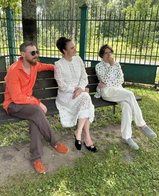 Елена Ваенга с мужем Романом и сыном Иваном Елена Ваенга с мужем Романом и сыном Иваном