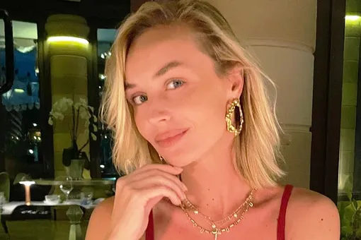 «Я начала орать и бить в двери»: Полина Гагарина рассказала, как спаслась из застрявшего лифта «Я начала орать и бить в двери»: Полина Гагарина рассказала, как спаслась из застрявшего лифта