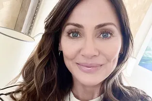 «Вечно юная хулиганка»: Натали Имбрулья в оранжевом бикини произвела фурор на итальянском курорте «Вечно юная хулиганка»: Натали Имбрулья в оранжевом бикини произвела фурор на итальянском курорте