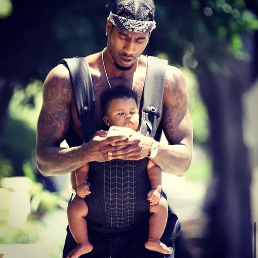 Муж Иман Шумперт с дочкой