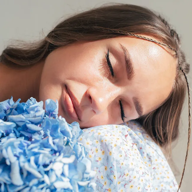 Курс на «чистую» красоту: как ухаживать за «родными» ресницами, чтобы они выглядели лучше, чем с тушью