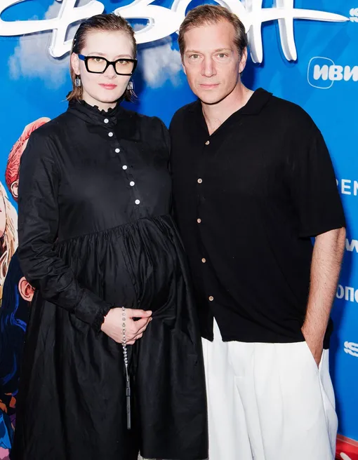 Дарья Юртаева поддерживала округлившийся живот