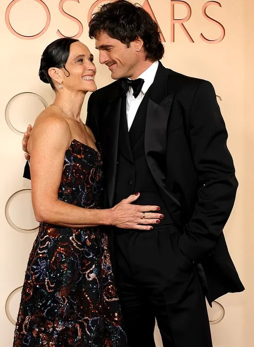 Джейкоб Элорди привел маму на премию Джейкоб Элорди привел маму на премию